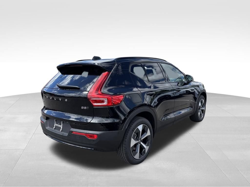 New 2026 Volvo XC40 B5 Plus w/ Climate Package AWD/4WD image 6