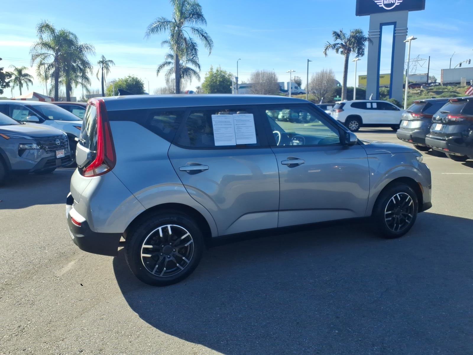 Used 2022 Kia Soul LX image 5