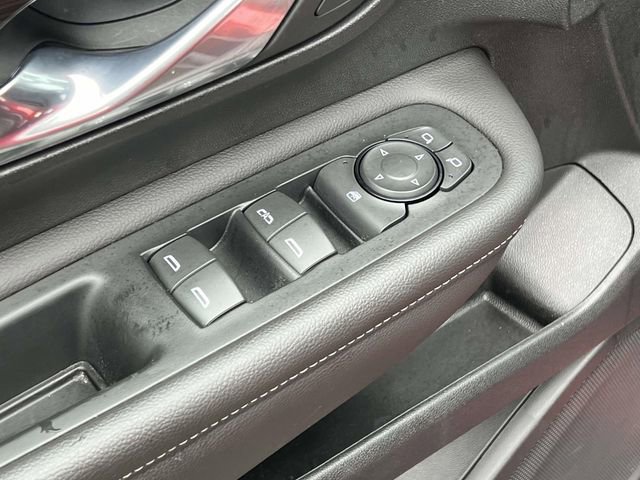 Used 2023 GMC Terrain SLE w/ Driver Convenience Package image 18