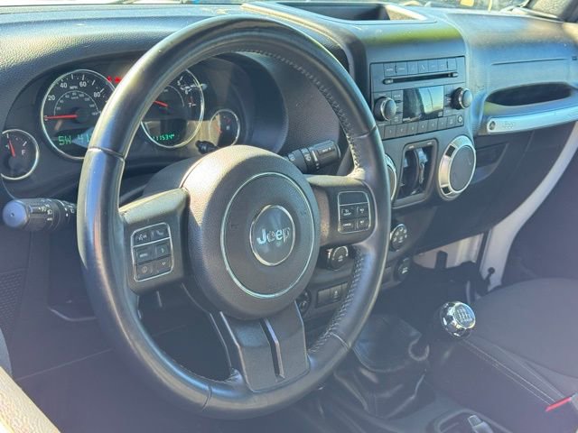 Used 2017 Jeep Wrangler Unlimited Sahara w/ Connectivity Group image 15