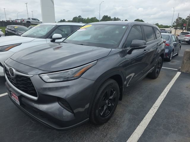 Used 2023 Toyota Highlander L image 3