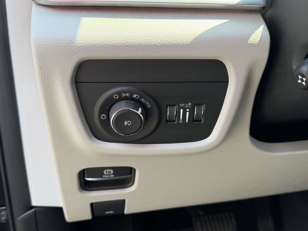 Certified 2021 Jeep Grand Cherokee L Overland w/ Luxury Tech Group IV AWD/4WD image 29