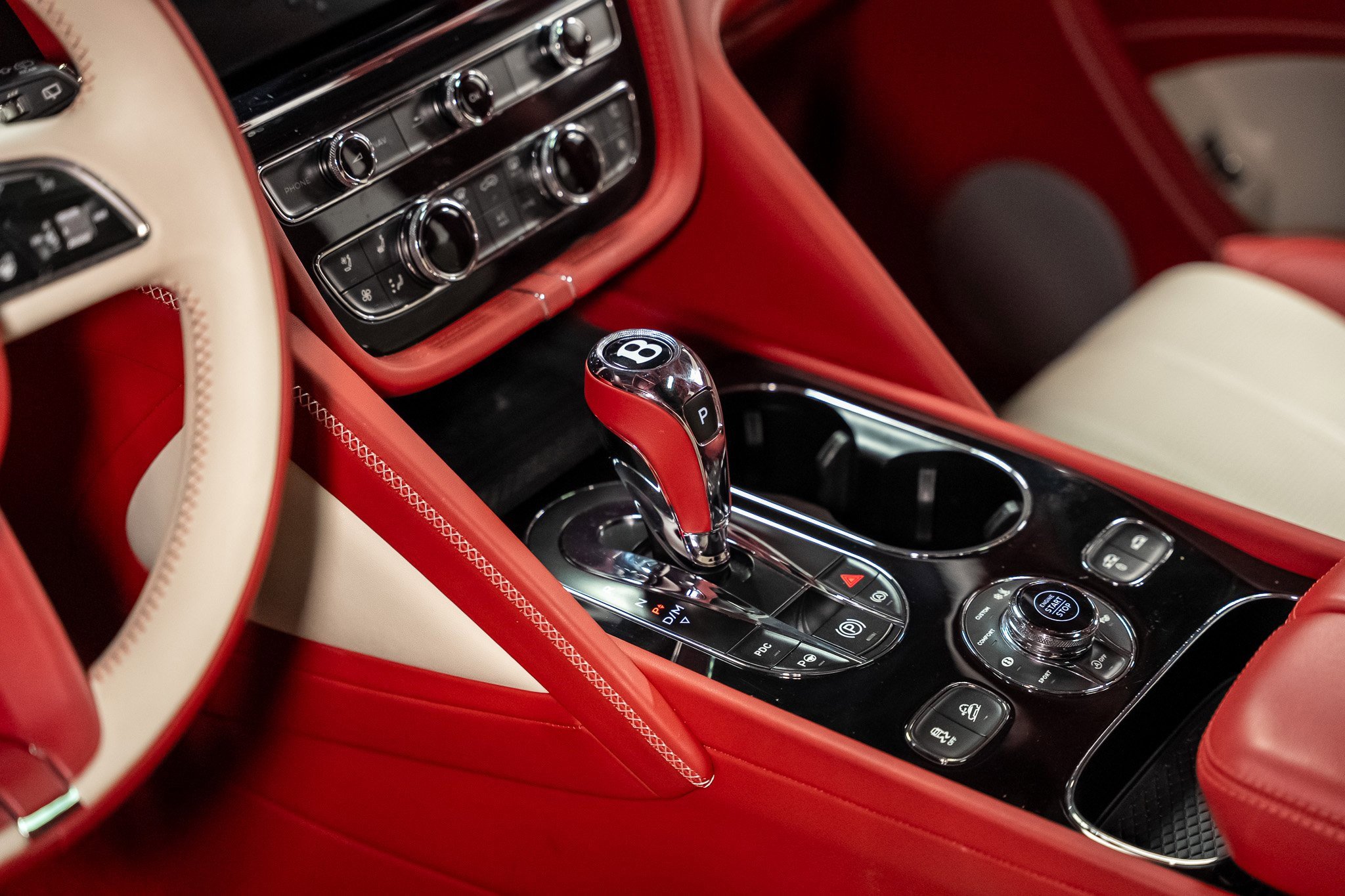 Used 2022 Bentley Bentayga image 49