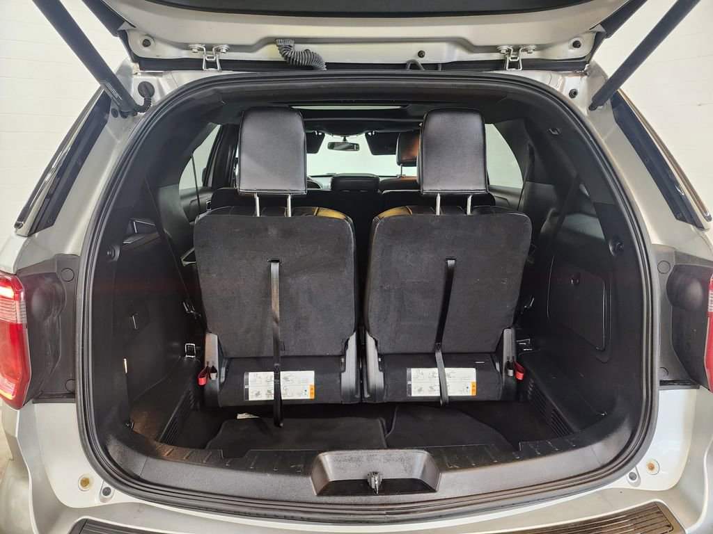 Used 2018 Ford Explorer XLT w/ Equipment Group 202A image 32