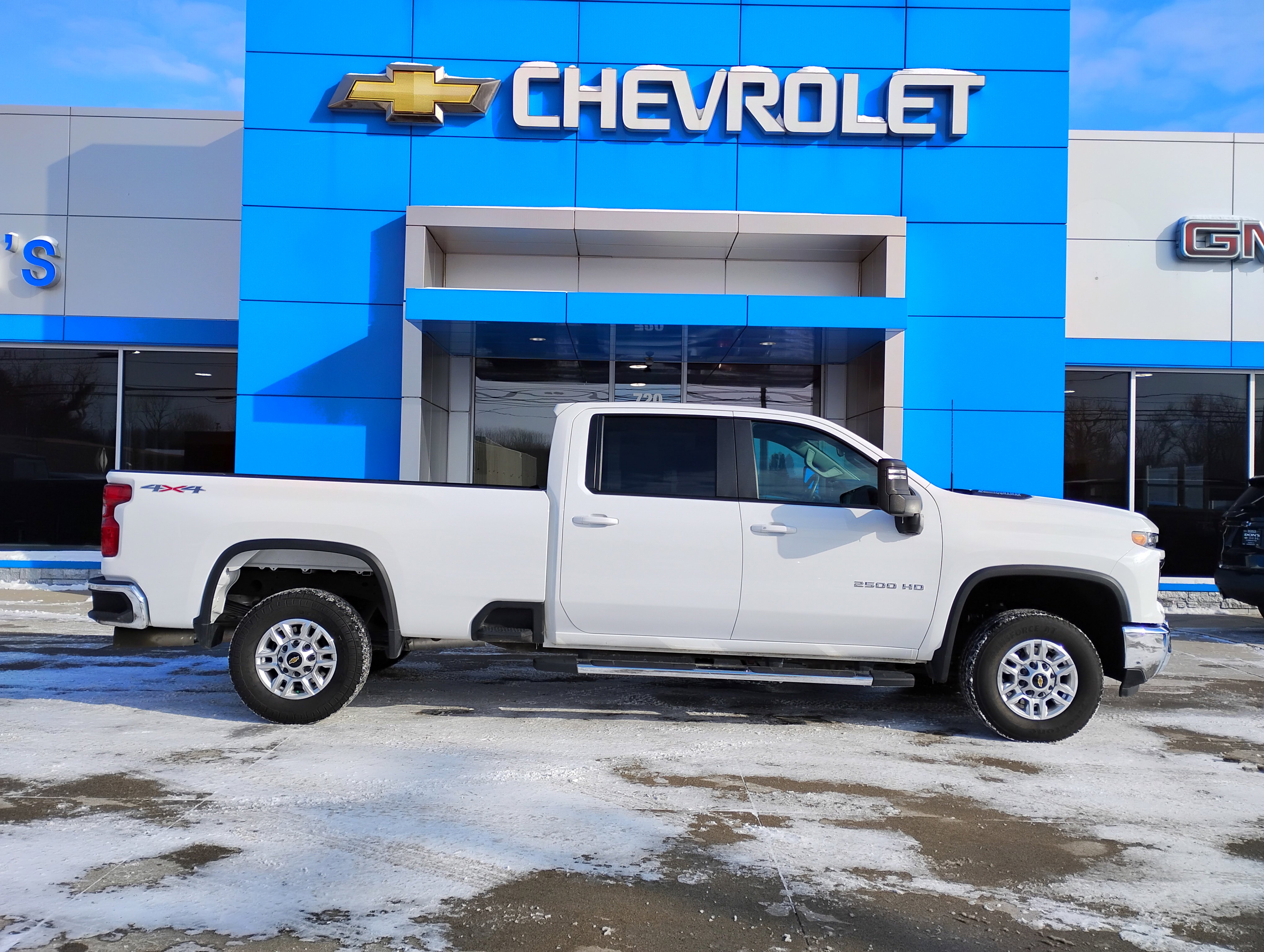 Used 2025 Chevrolet Silverado 2500 LT w/ Convenience Package image 34