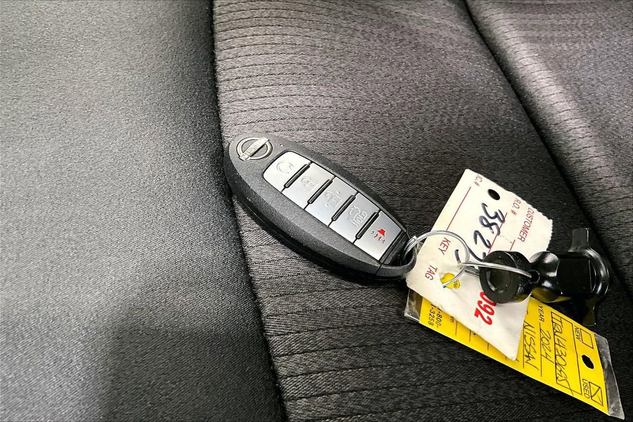 Used 2024 Nissan Altima 2.5 S image 11