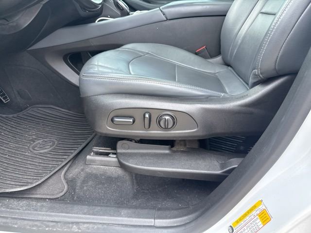 Used 2019 Buick Enclave Essence image 12