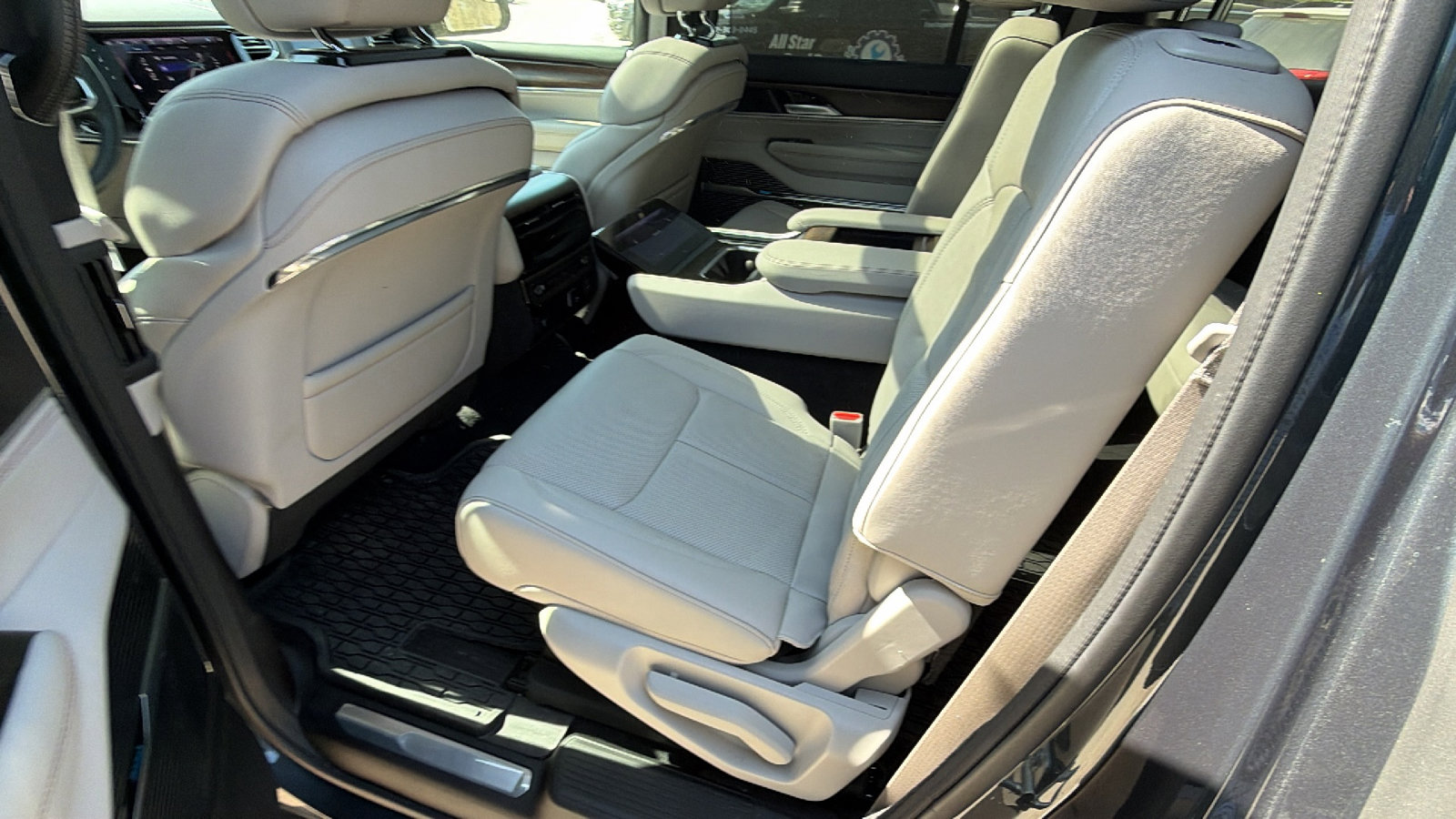 Certified 2025 Jeep Grand Wagoneer 4WD image 25