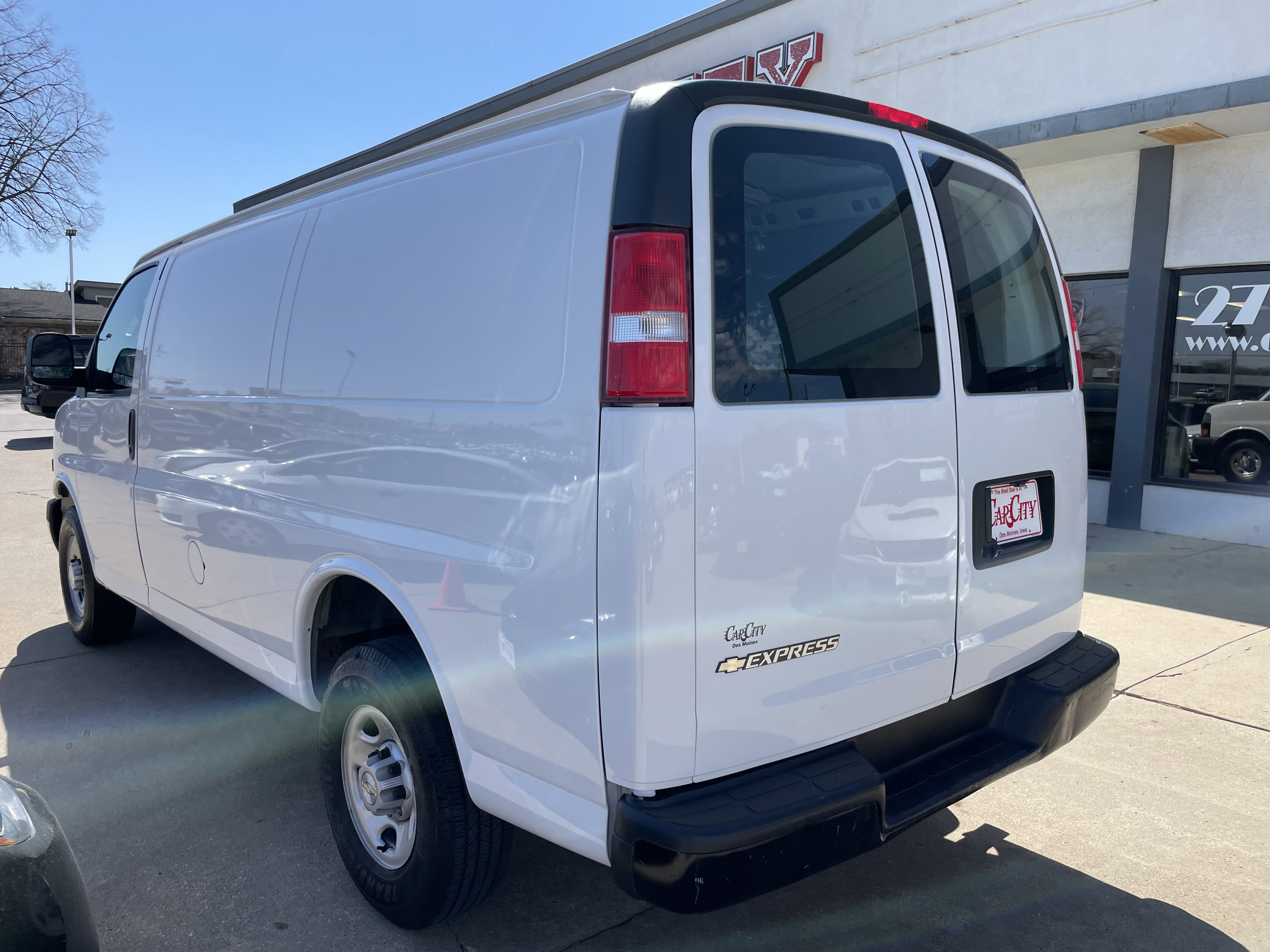Used 2021 Chevrolet Express 2500 w/ Driver Convenience Package image 3