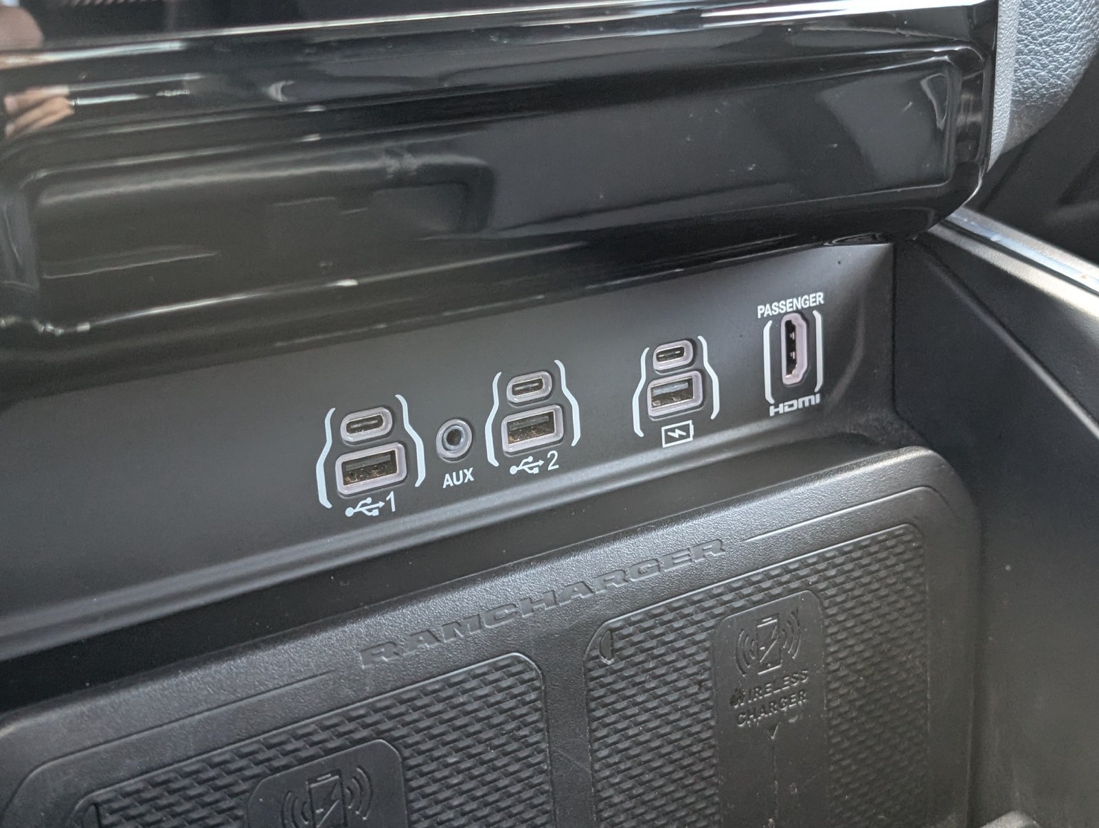 Used 2025 RAM 1500 Laramie AWD/4WD image 19
