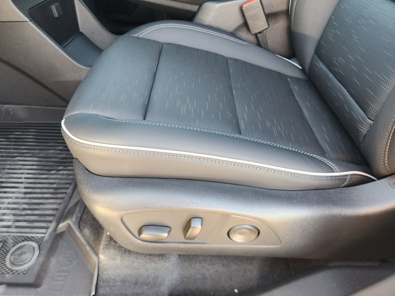 New 2026 Buick Enclave Sport Touring w/ Power Package image 28