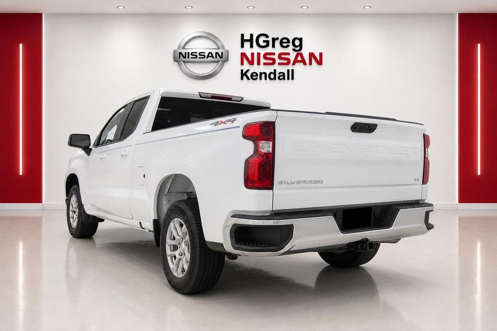 Used 2024 Chevrolet Silverado 1500 LT AWD/4WD image 2