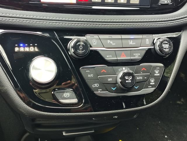 New 2026 Chrysler Pacifica Select image 22