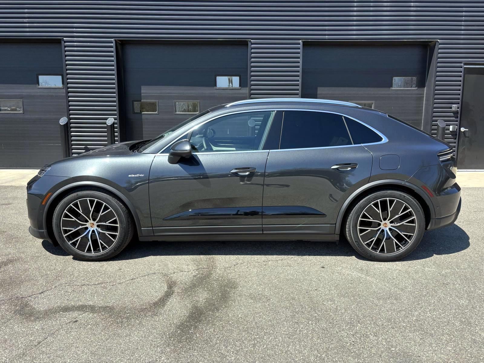 Certified 2025 Porsche Macan 4 Electric AWD/4WD image 2