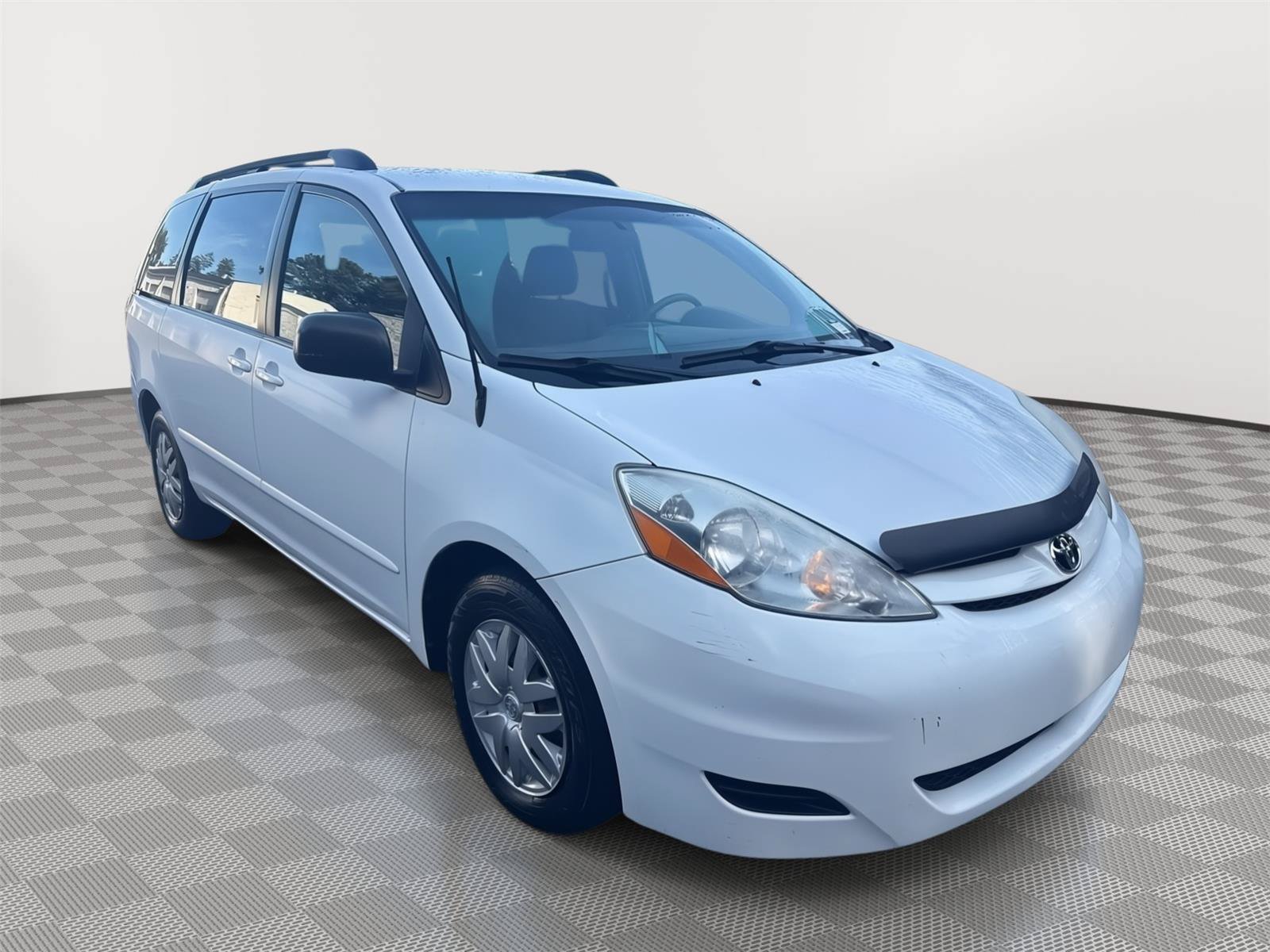 Used 2010 Toyota Sienna FWD image 4