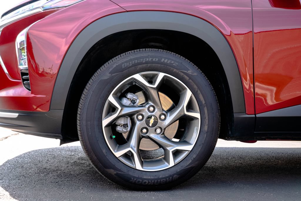 Certified 2025 Chevrolet Trax LT w/ Driver Confidence Package FWD image 10