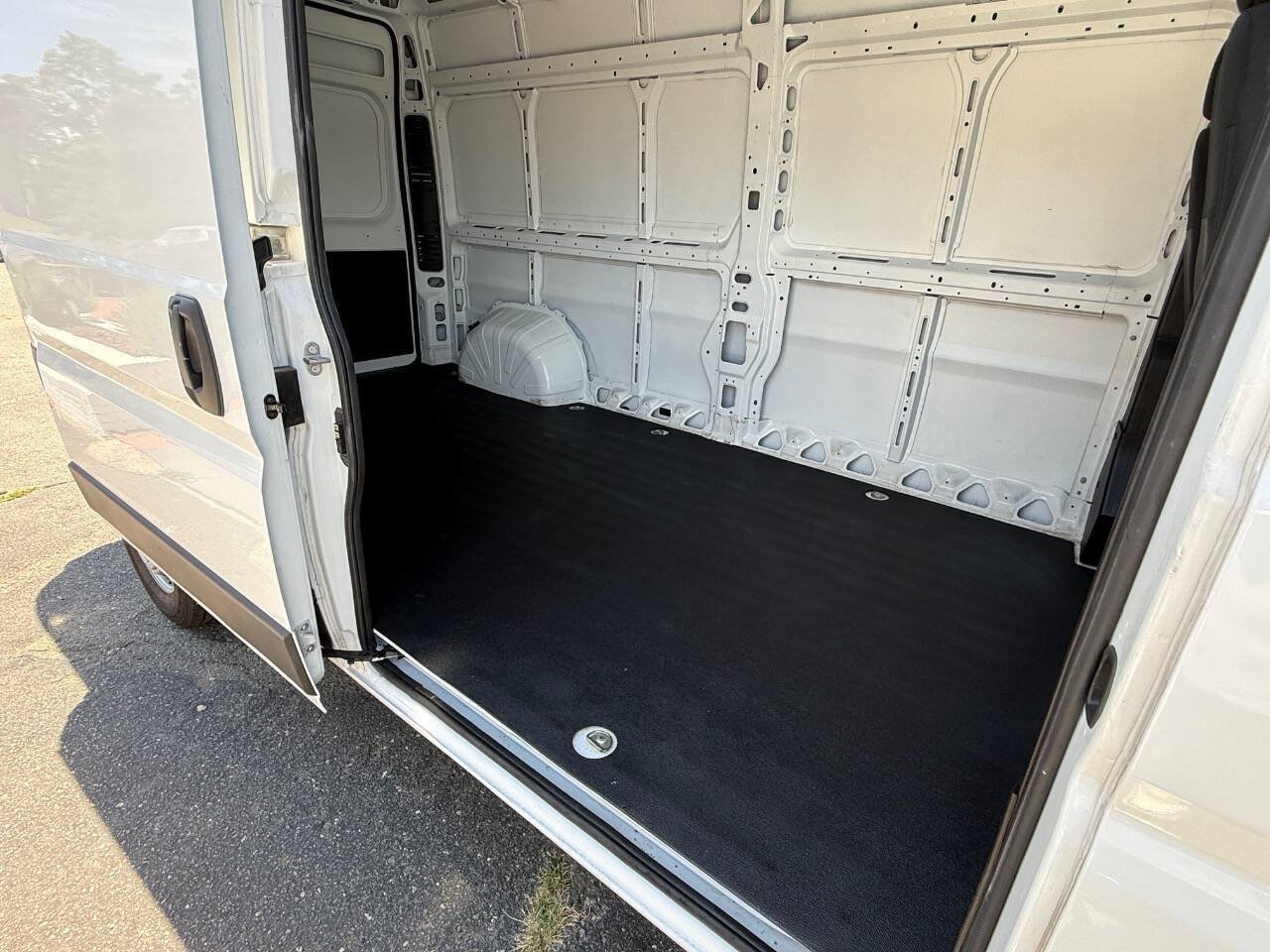 Used 2025 RAM ProMaster 2500 w/ Convenience Group FWD image 12