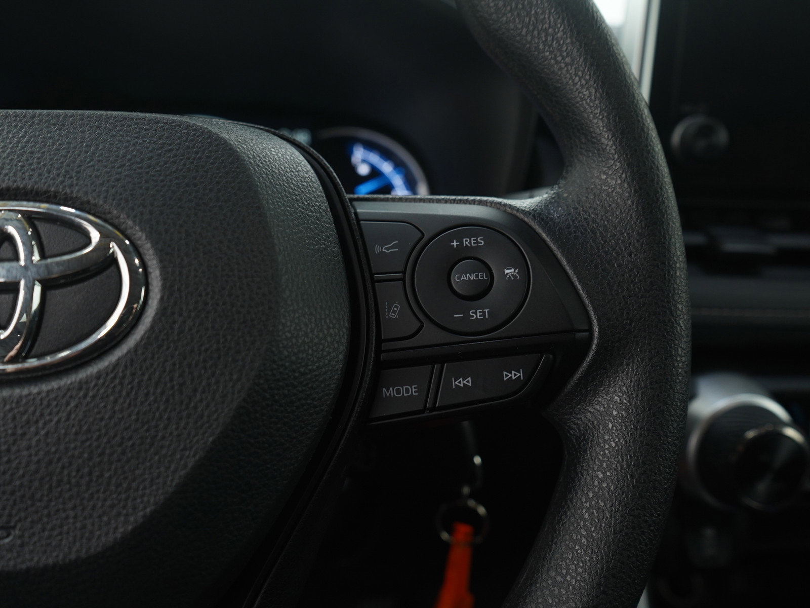 Used 2025 Toyota RAV4 LE image 27