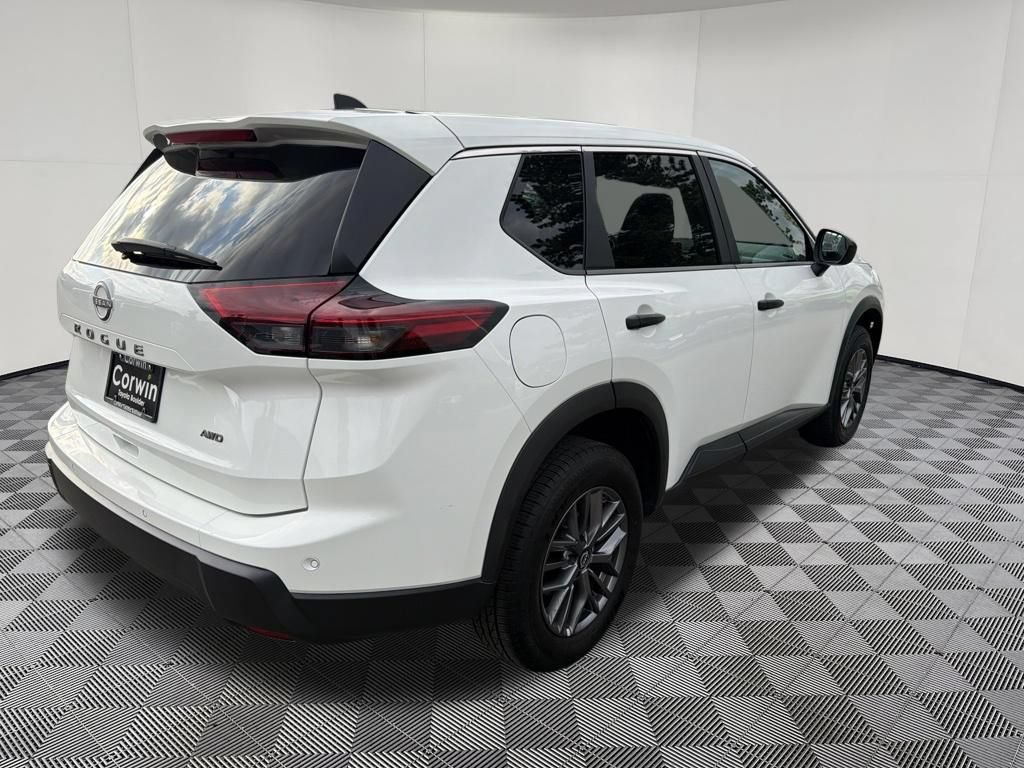 Used 2024 Nissan Rogue S AWD/4WD image 7