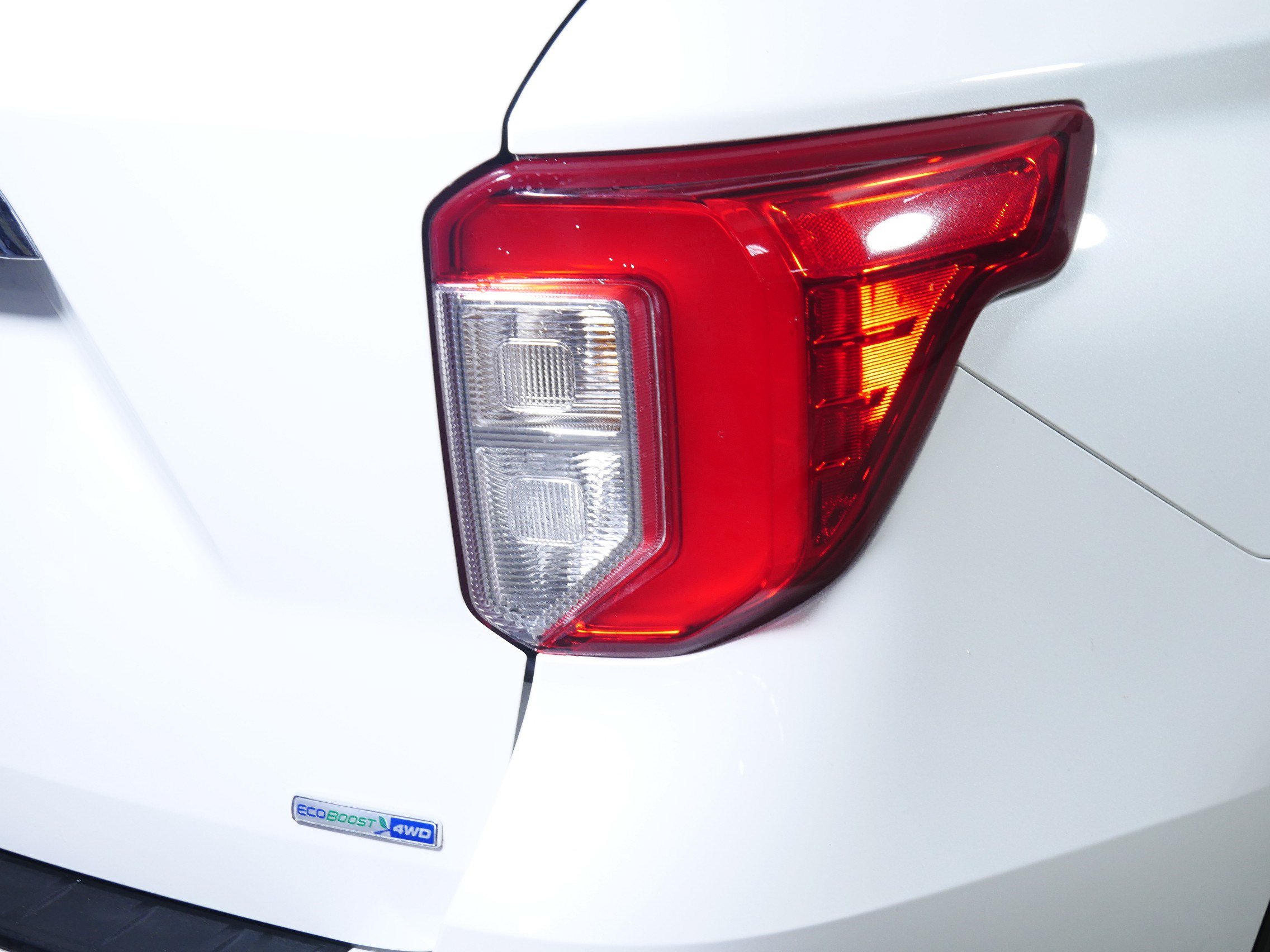 Used 2020 Ford Explorer XLT w/ Equipment Group 202A AWD/4WD image 17