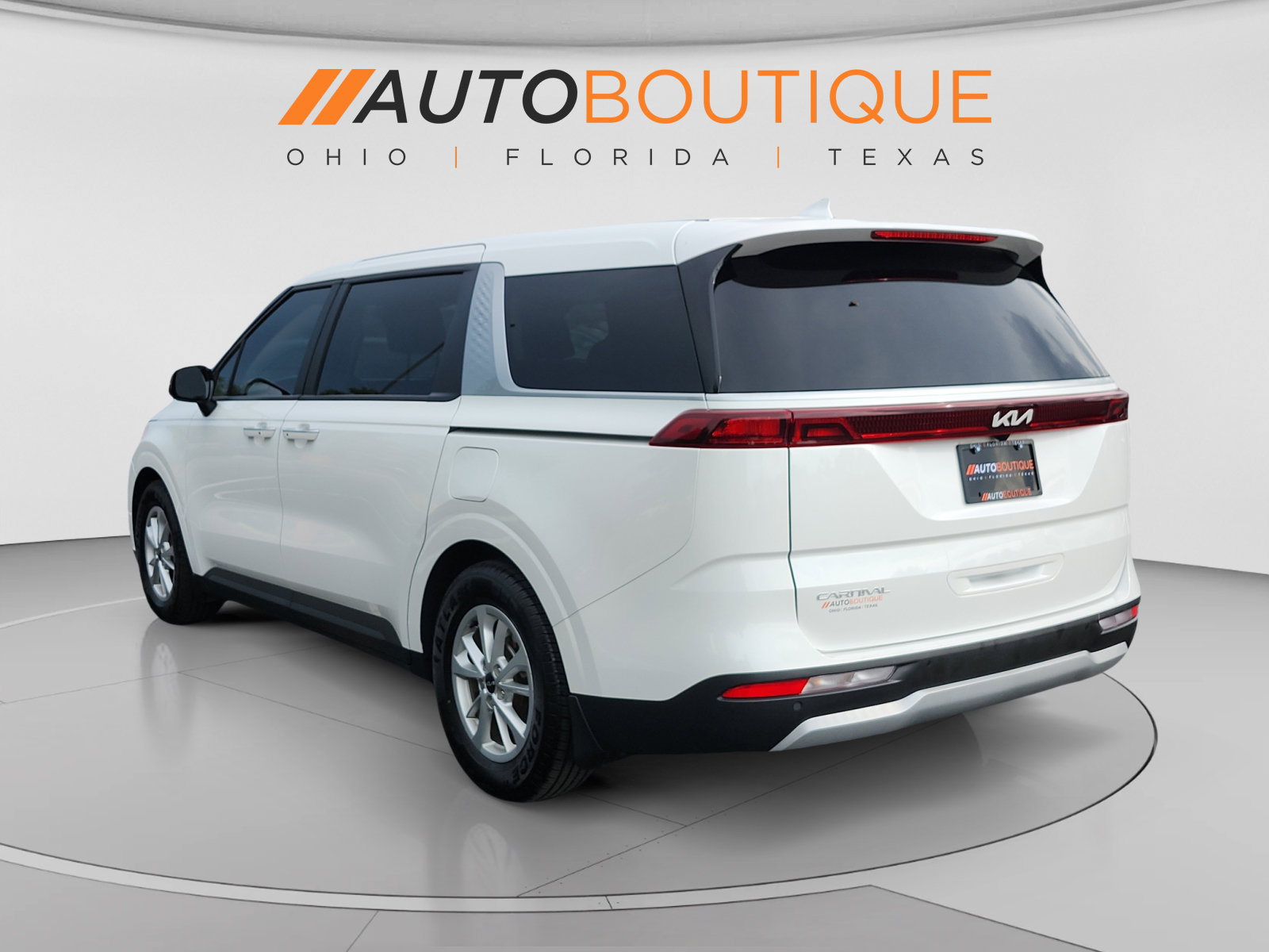 Used 2024 Kia Carnival LX FWD image 3