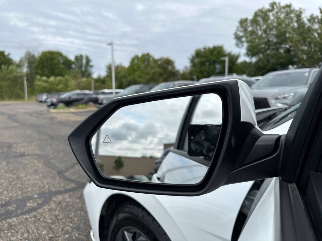 Used 2024 Hyundai Elantra SEL FWD image 3