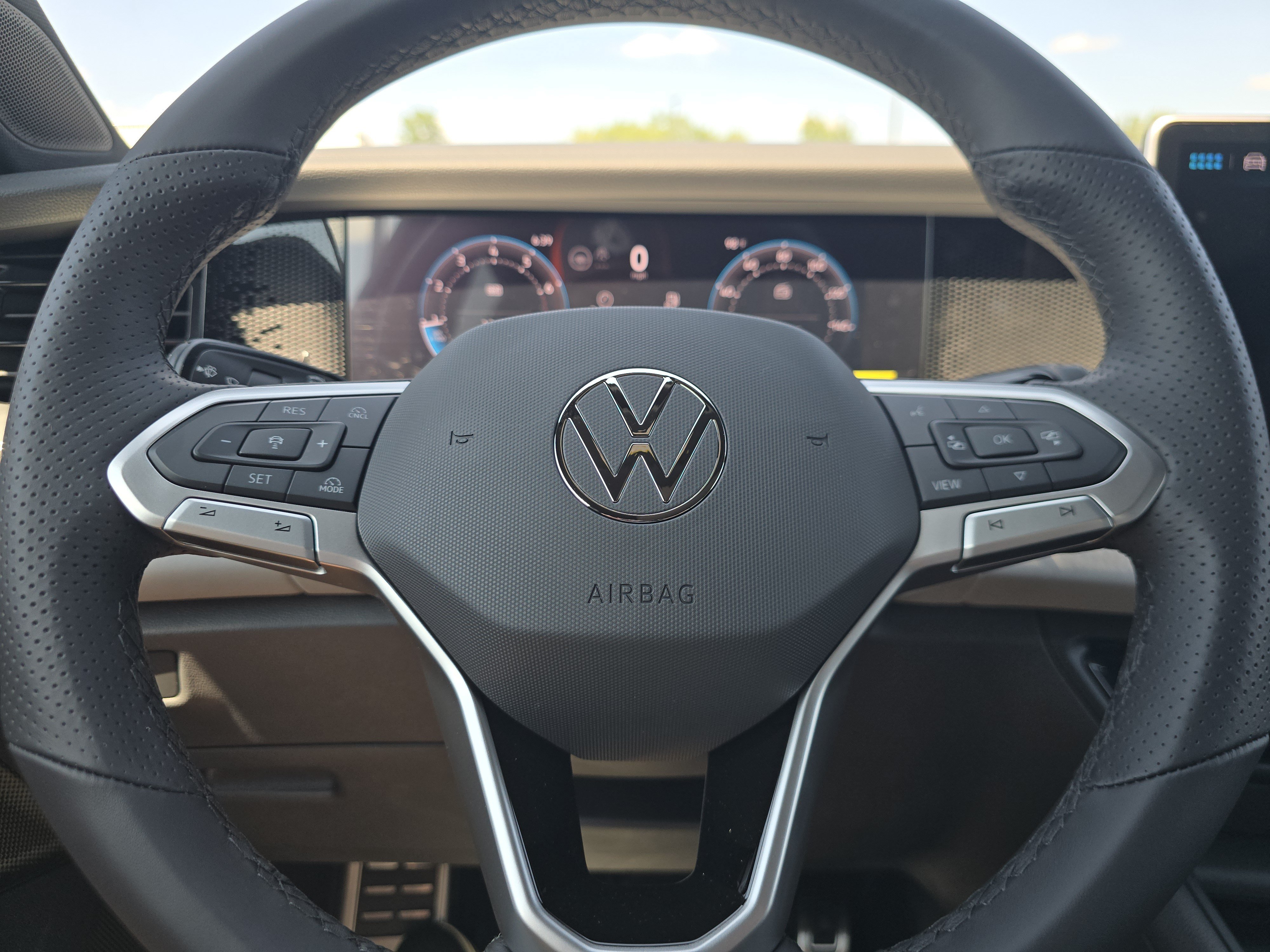 New 2026 Volkswagen Tiguan SE R-Line AWD/4WD image 22