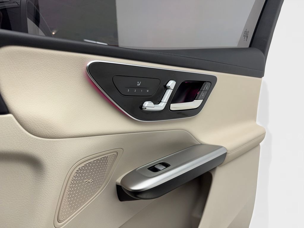 Used 2024 Mercedes-Benz GLC 300 4MATIC image 44