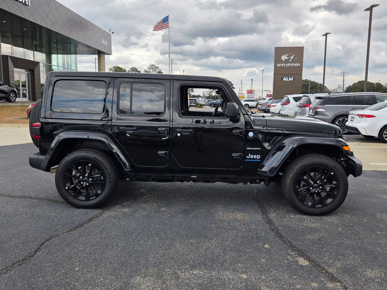 Used 2024 Jeep Wrangler Unlimited Sahara image 12