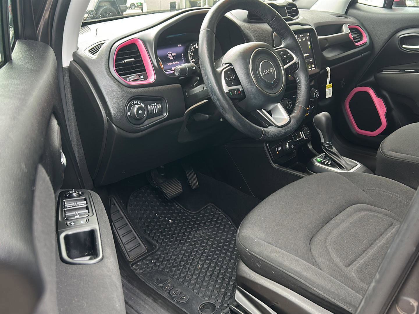 Used 2020 Jeep Renegade Latitude w/ UConnect 8.4 Nav Group image 13