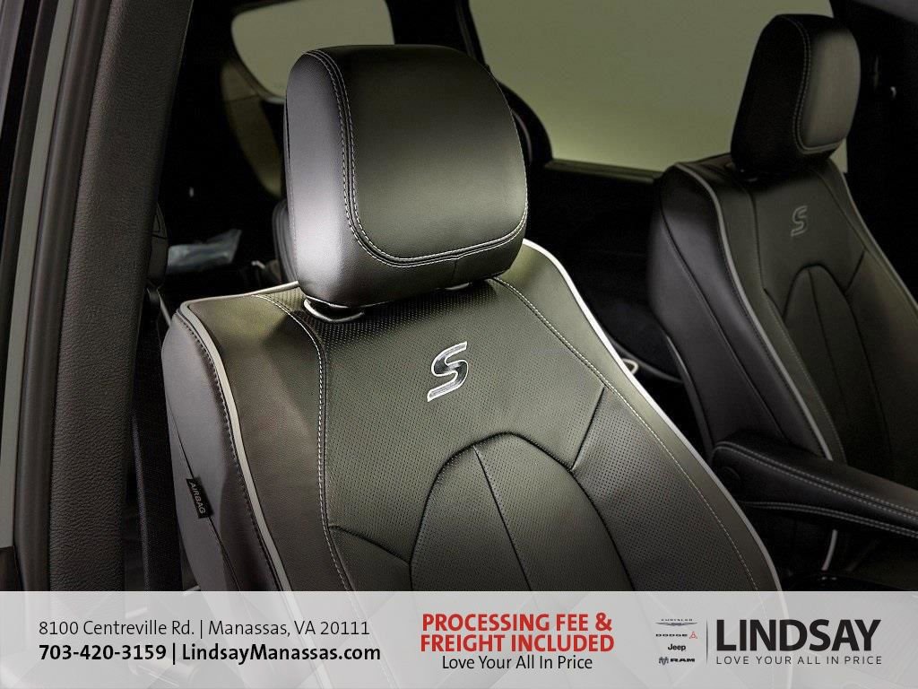 New 2026 Chrysler Pacifica Limited w/ S Appearance Package AWD/4WD image 12