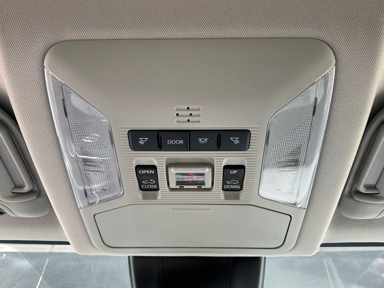 Used 2022 Toyota RAV4 XLE Premium AWD/4WD image 17