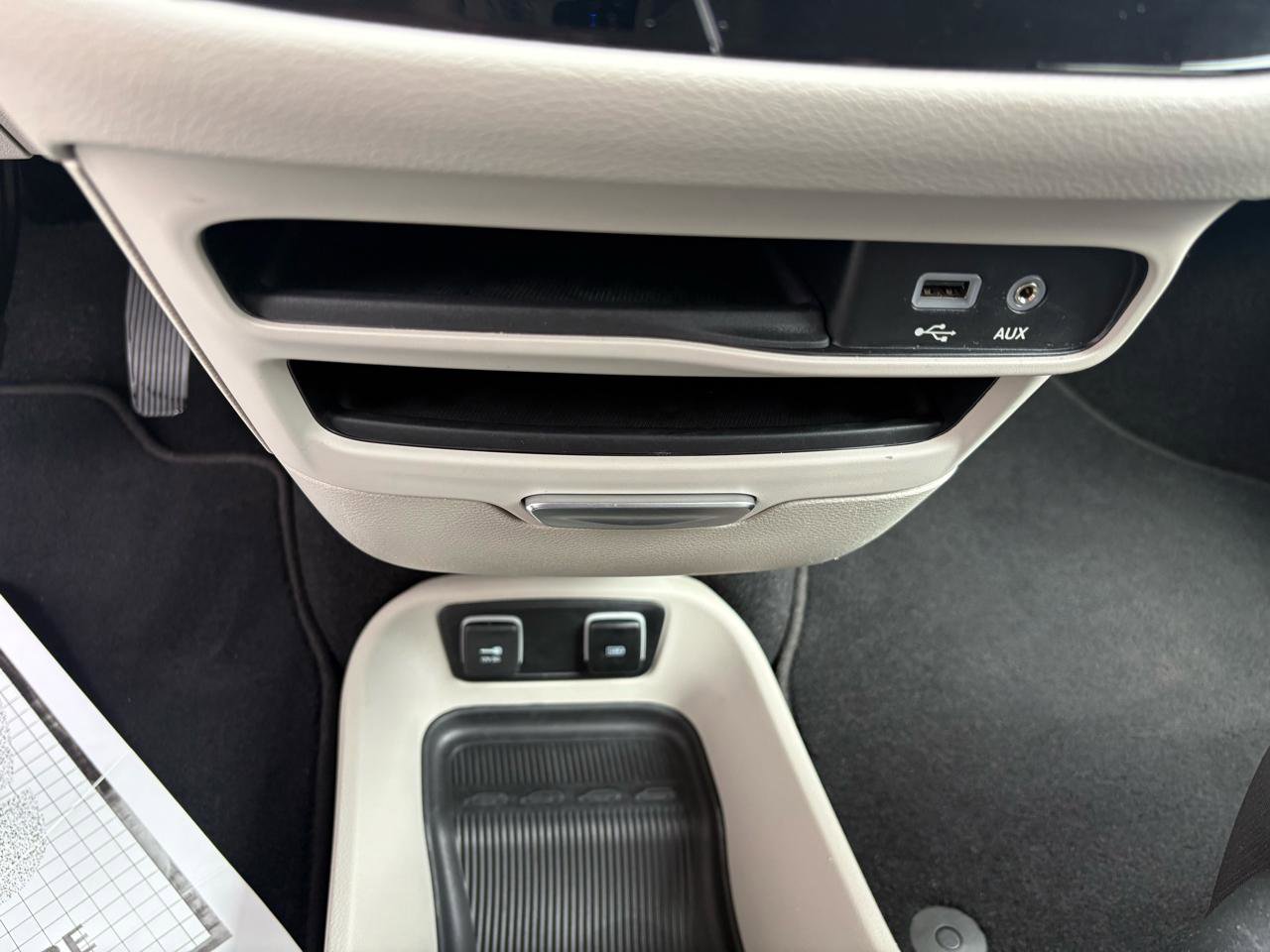 Used 2020 Chrysler Pacifica Touring w/ Advanced Safetytec Group FWD image 21