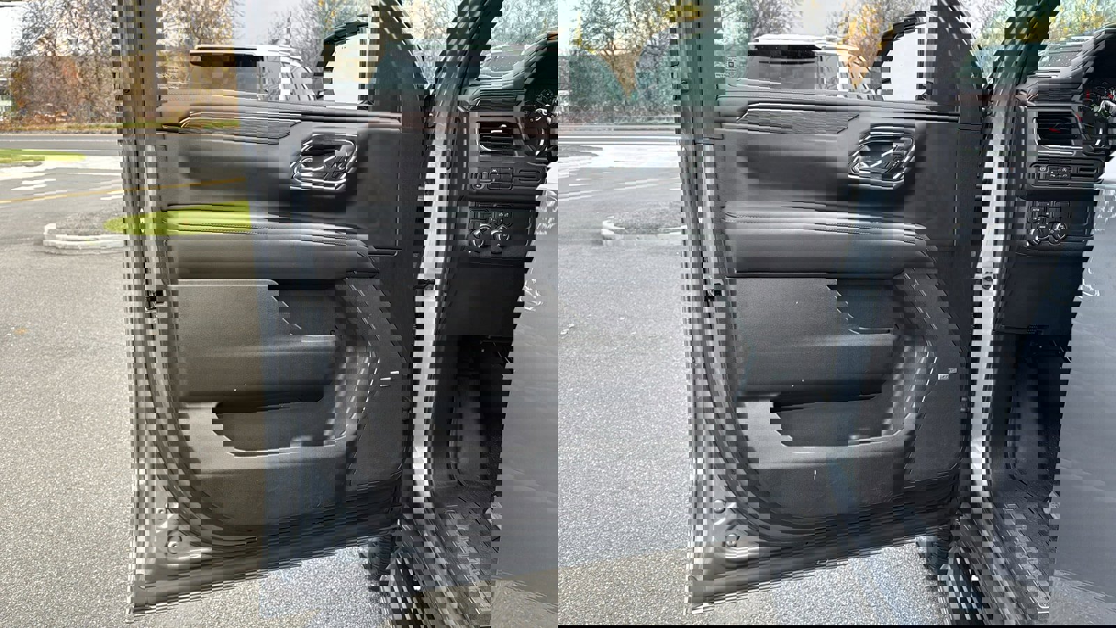 Used 2021 Chevrolet Tahoe LT w/ LT Signature Plus Package image 11