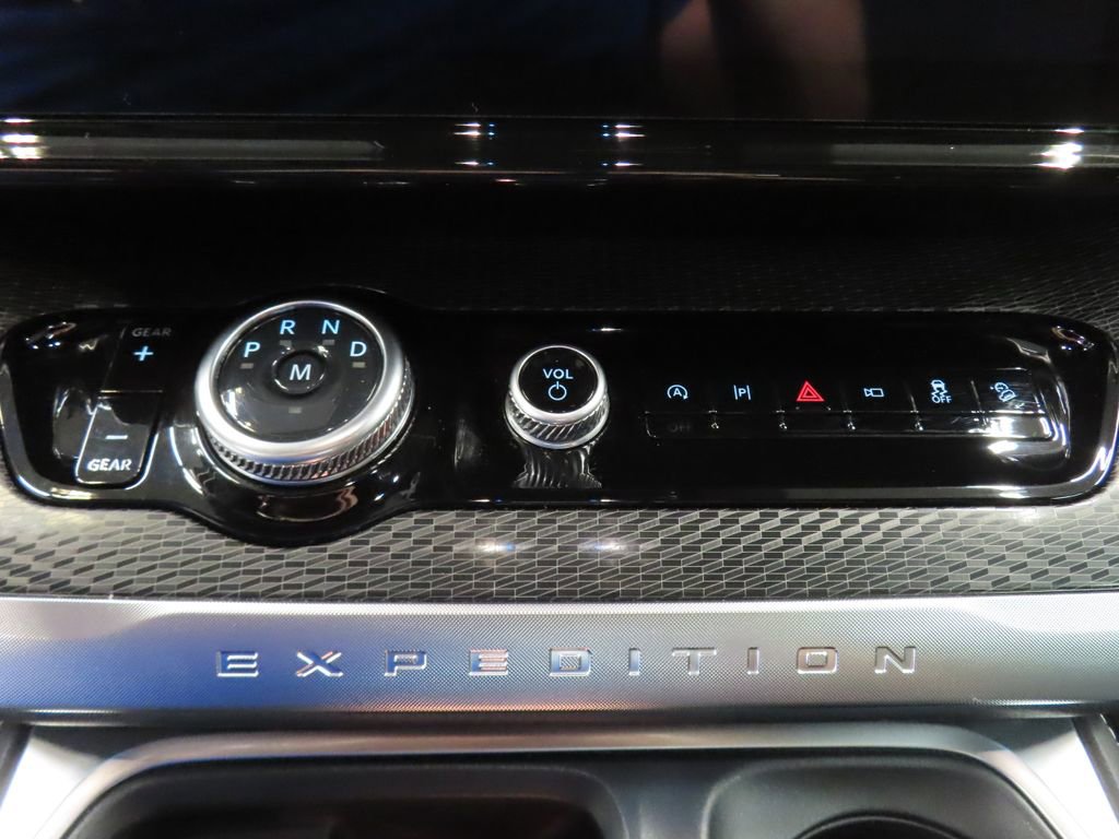 Used 2025 Ford Expedition Platinum w/ Stealth Performance Package AWD/4WD image 68