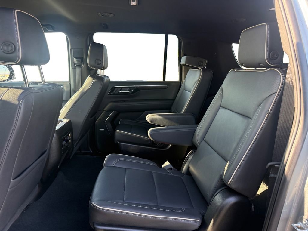 Certified 2025 Chevrolet Suburban Premier RWD image 16