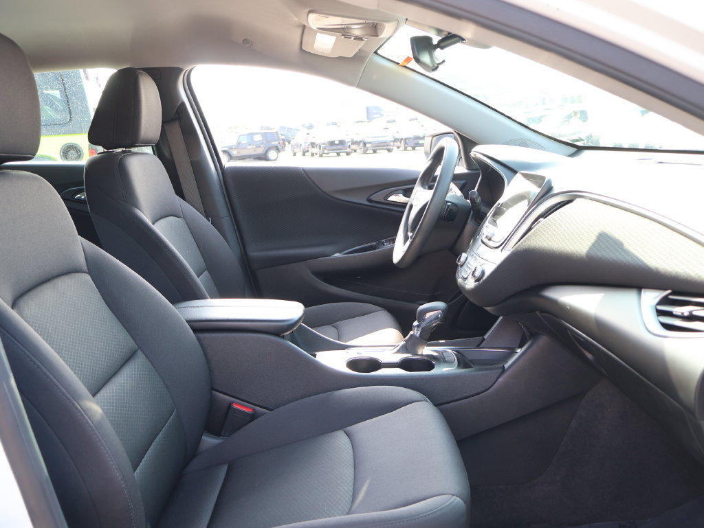 Used 2024 Chevrolet Malibu LT FWD image 9