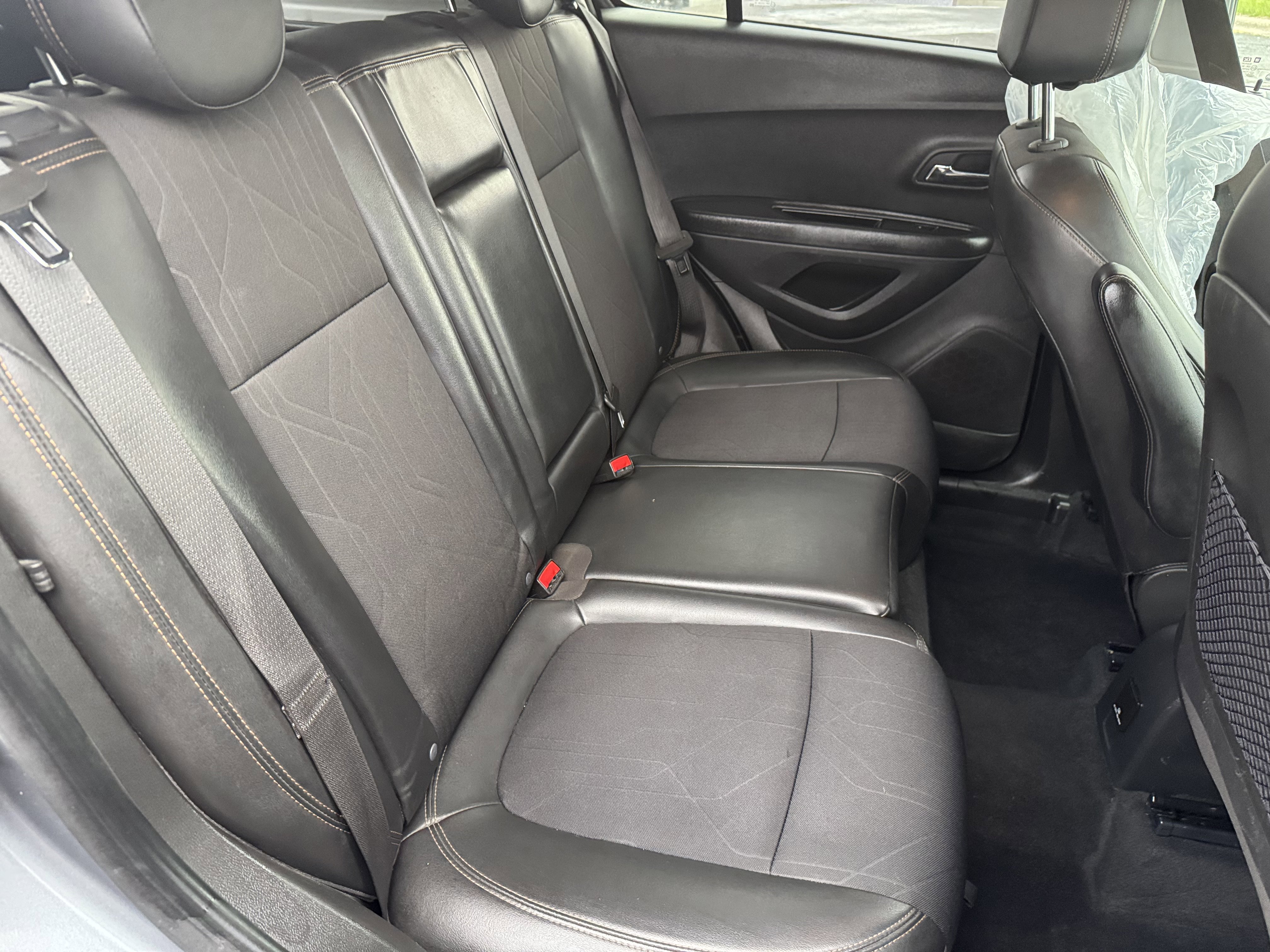 Used 2019 Chevrolet Trax LT w/ LT Convenience Package image 18