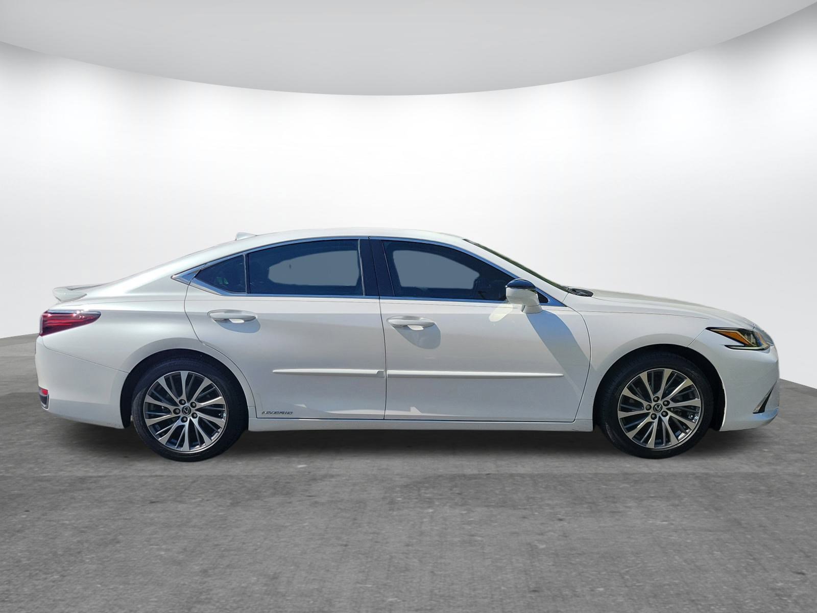 Used 2021 Lexus ES 300h w/ Premium Package image 2