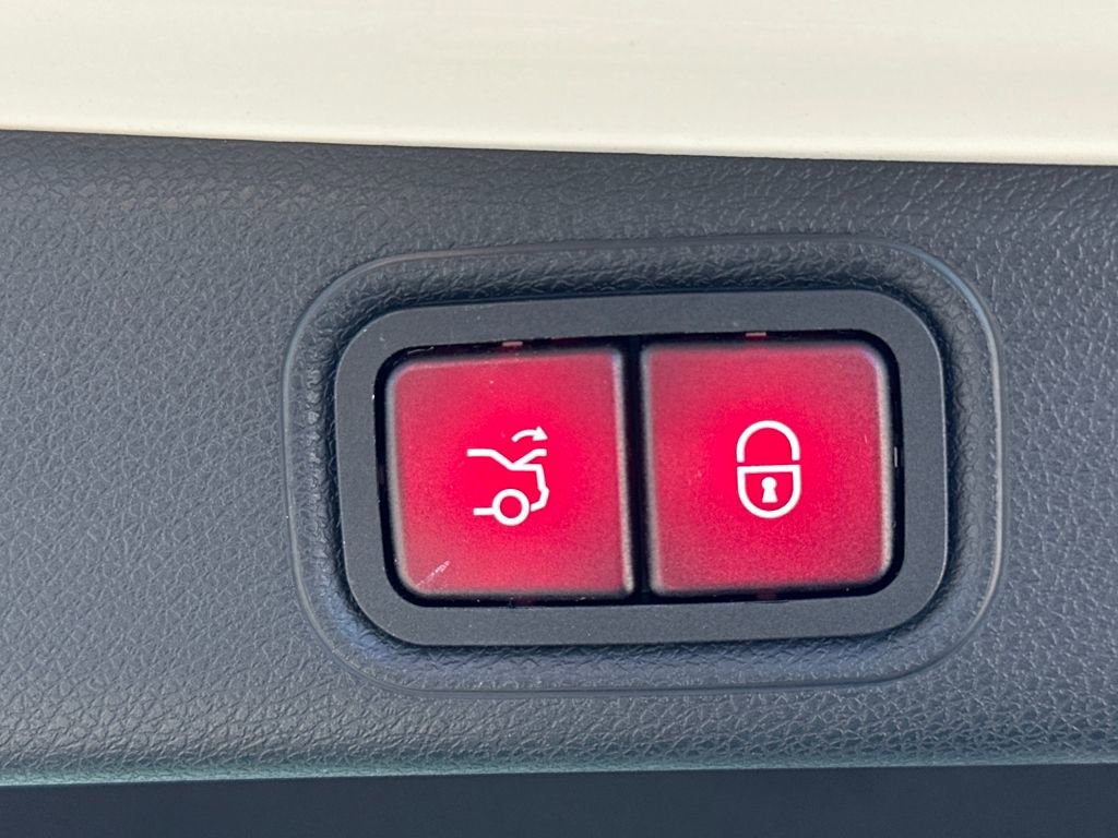 Used 2018 Mercedes-Benz E 400 E 400 image 31