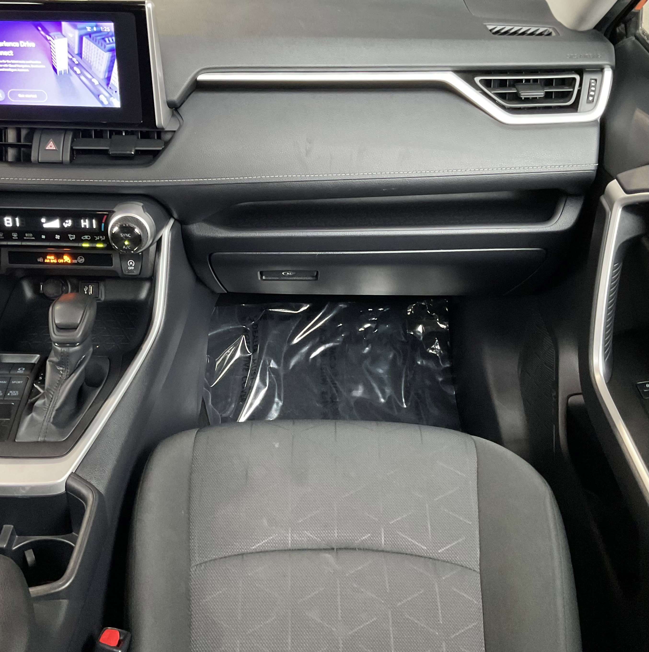 Used 2025 Toyota RAV4 XLE AWD/4WD image 21