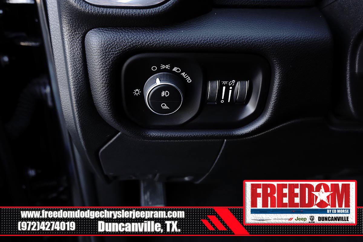 Used 2025 RAM 3500 Laramie AWD/4WD image 28