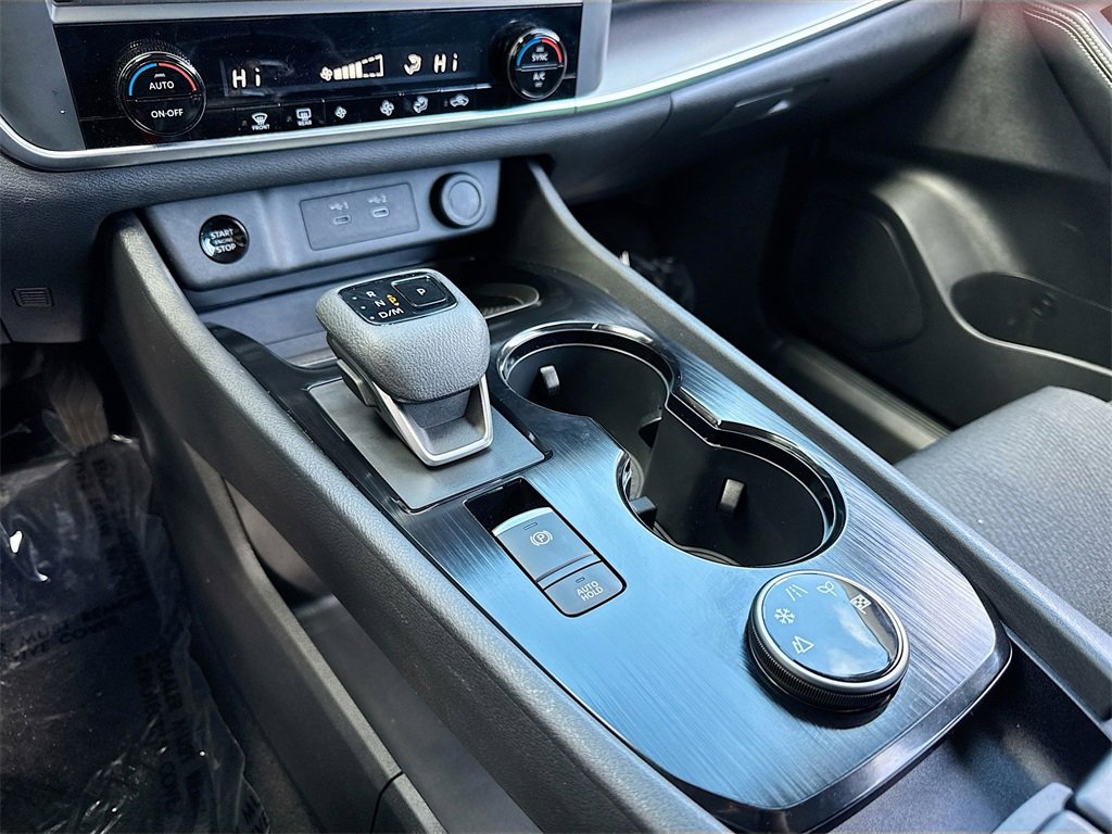 Used 2024 Nissan Rogue SV image 18