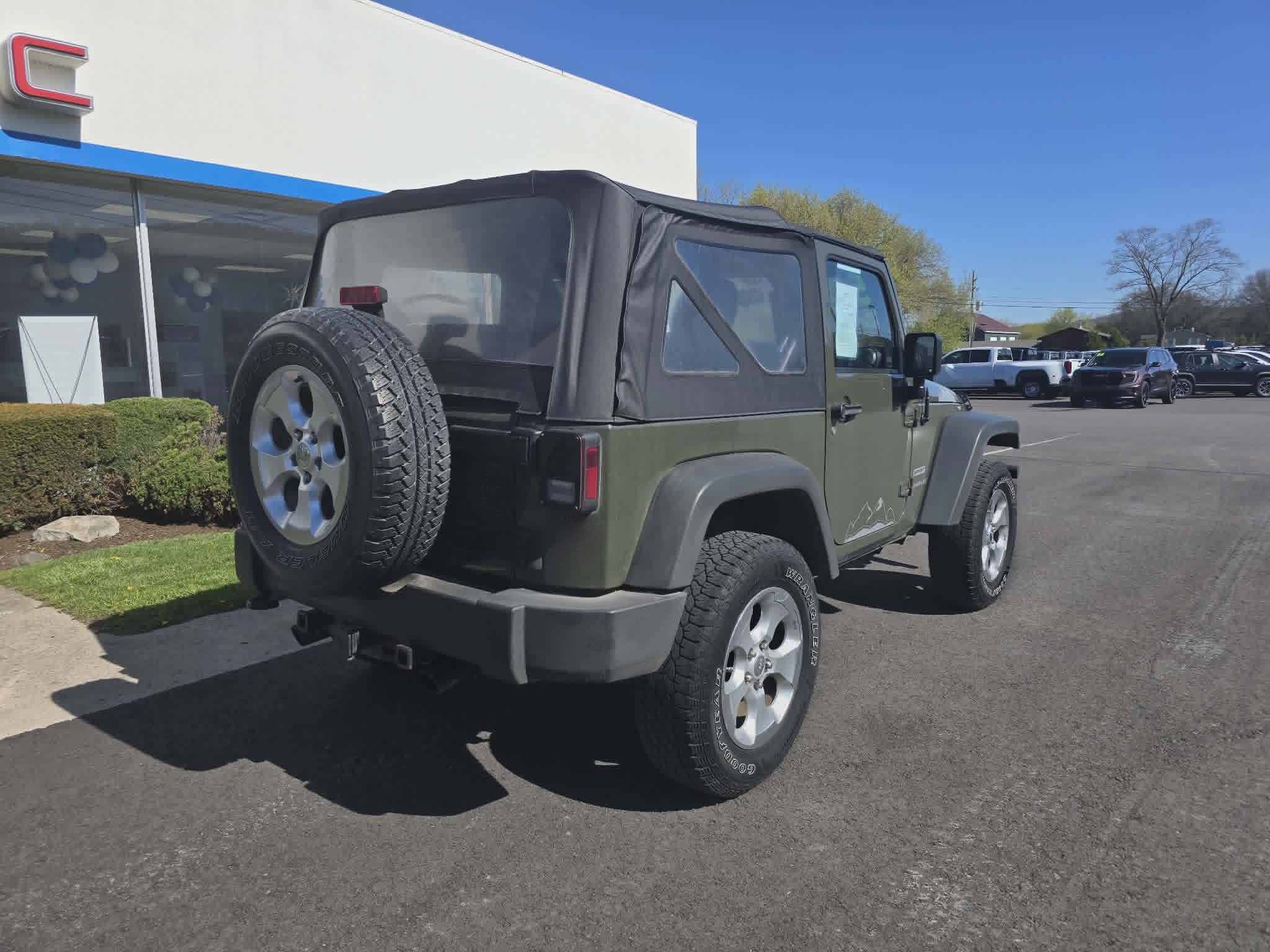 Used 2015 Jeep Wrangler Sport AWD/4WD image 3