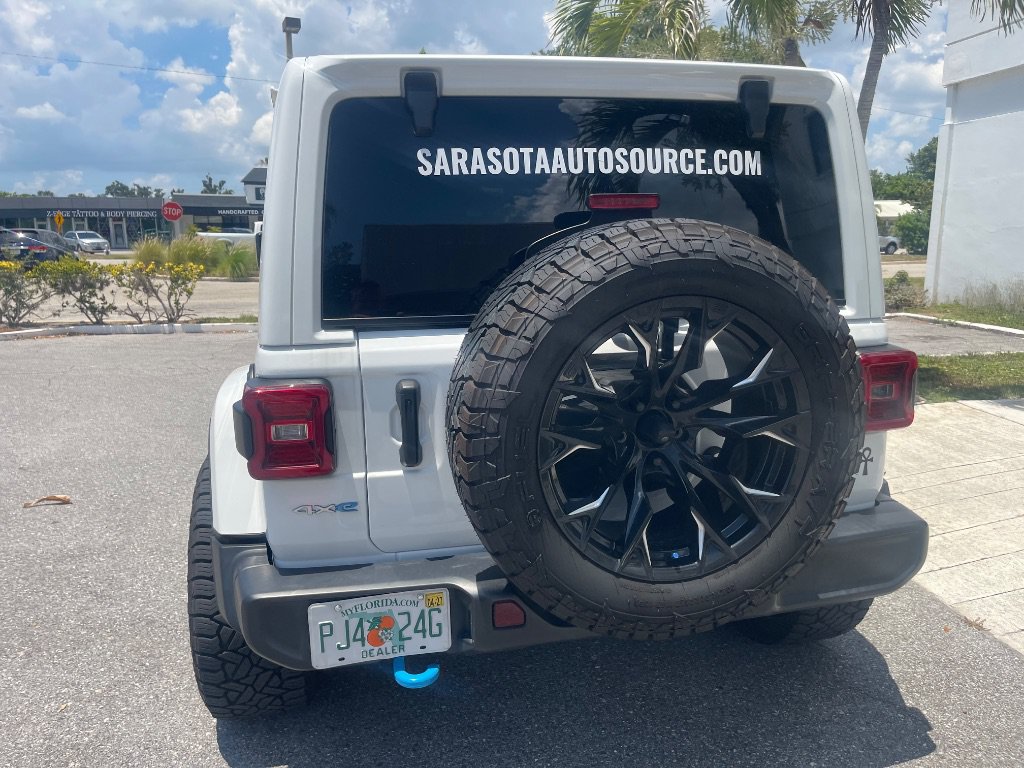 Used 2023 Jeep Wrangler Unlimited Sahara AWD/4WD image 40