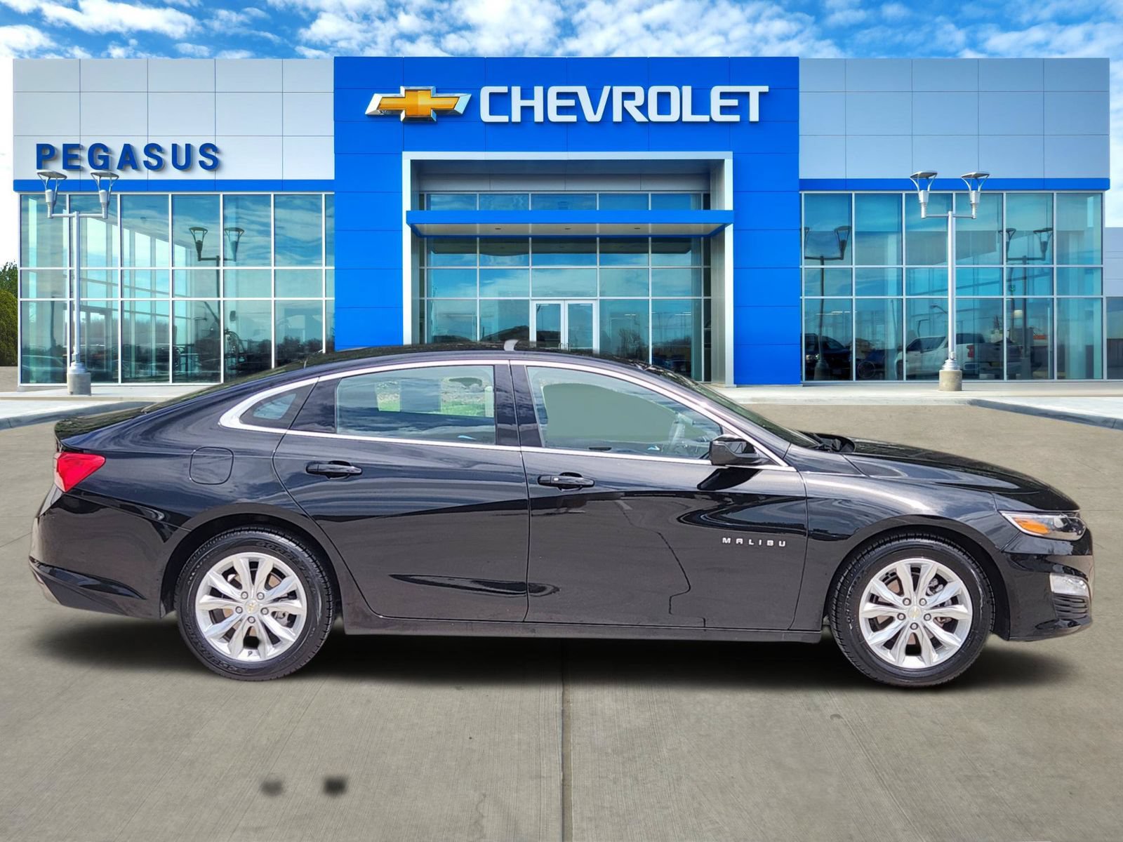 Used 2024 Chevrolet Malibu LT FWD image 3