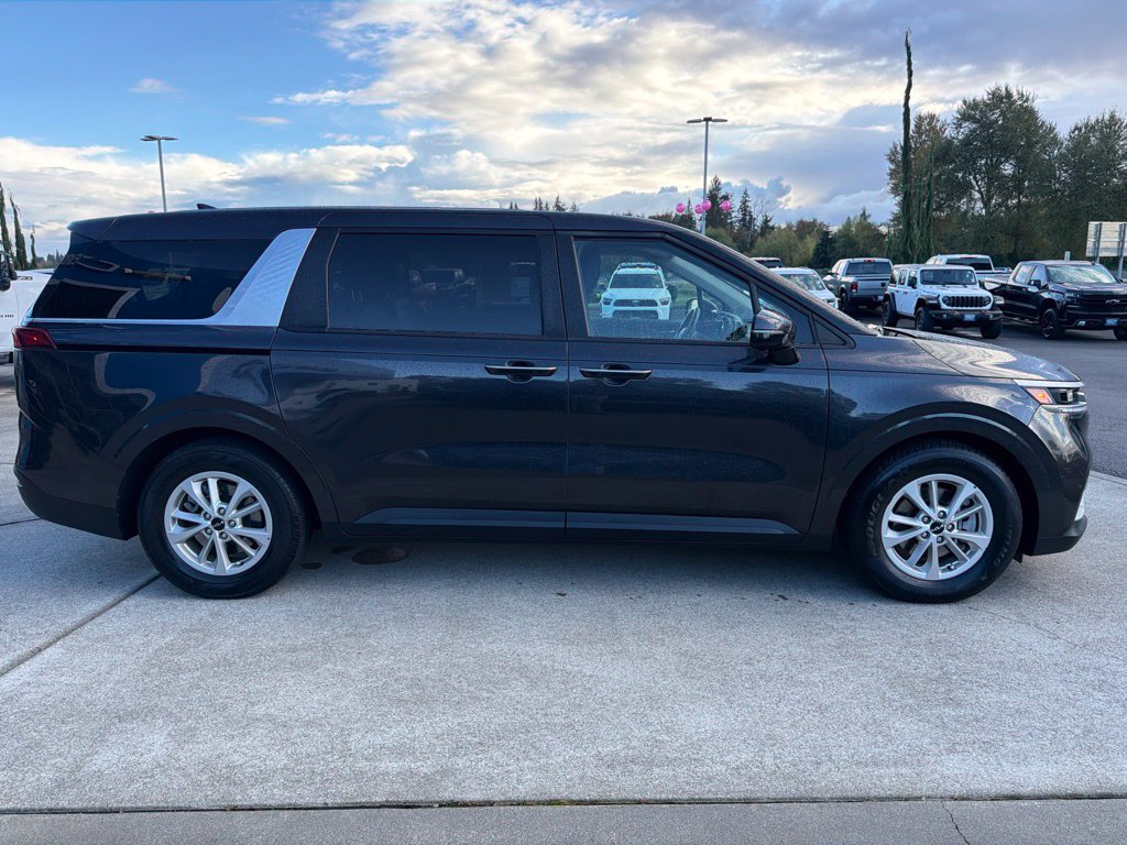Used 2022 Kia Carnival LX FWD image 6