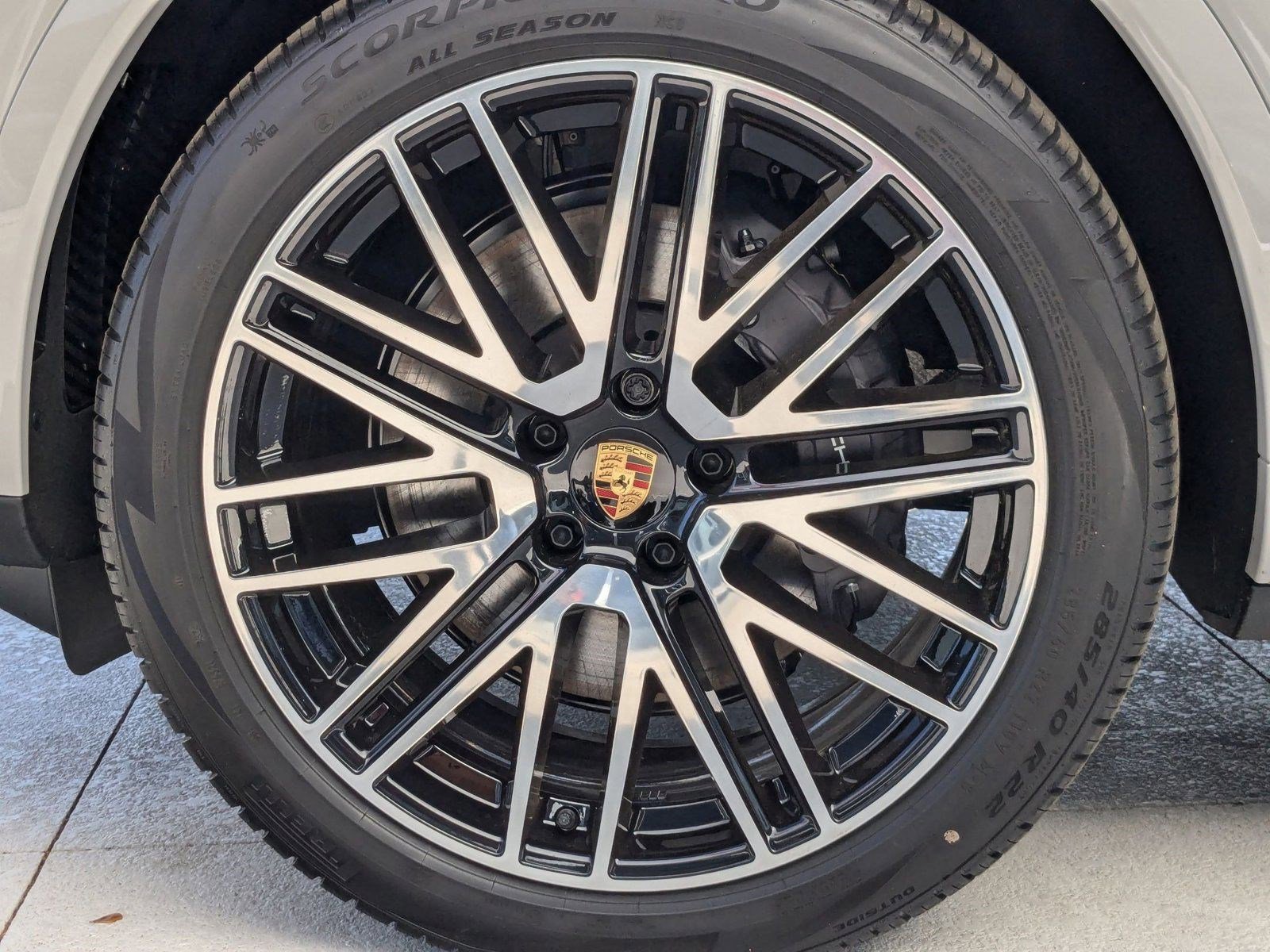 Certified 2025 Porsche Cayenne image 28