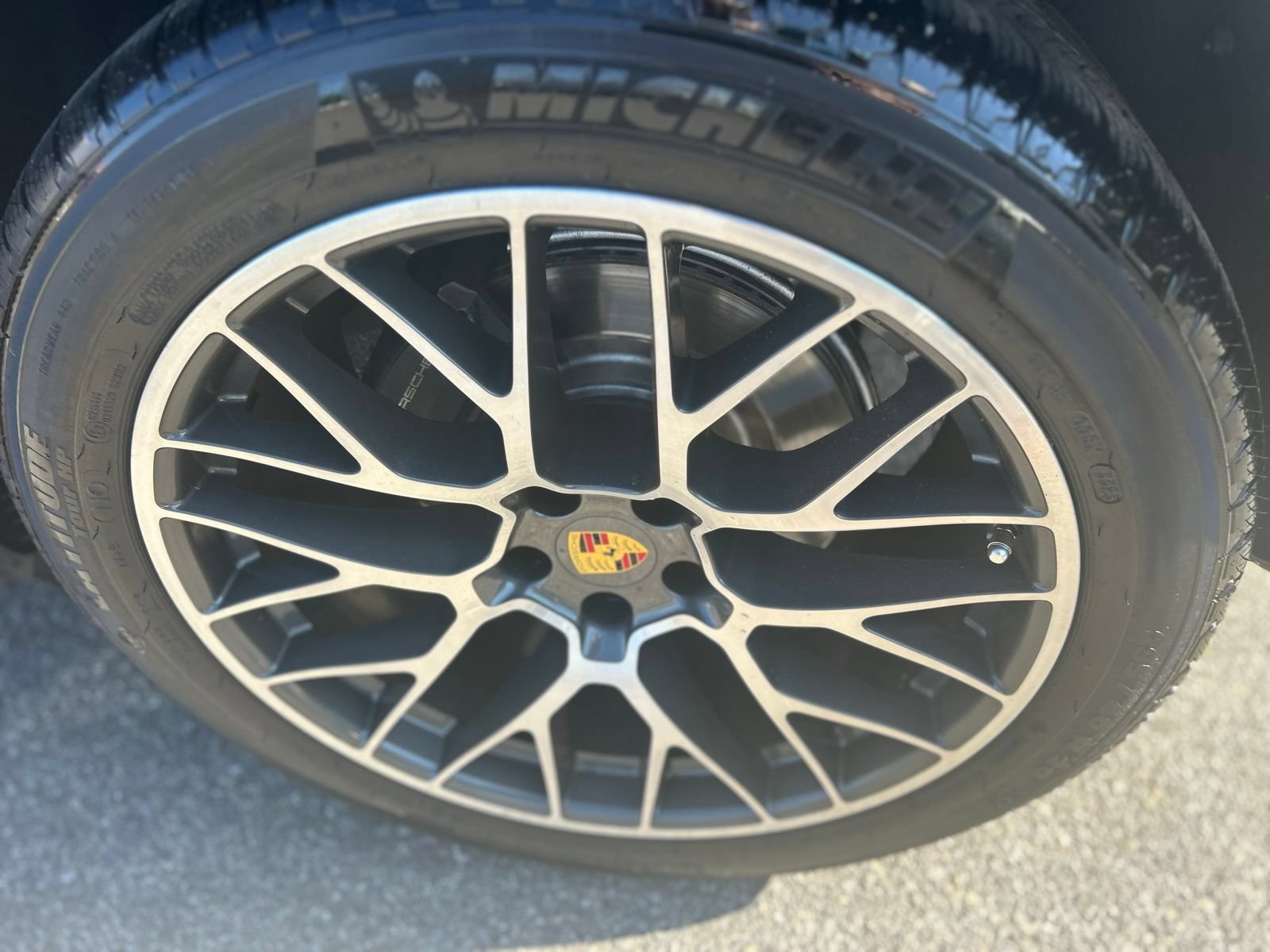 Used 2018 Porsche Macan Sport Edition AWD/4WD image 19