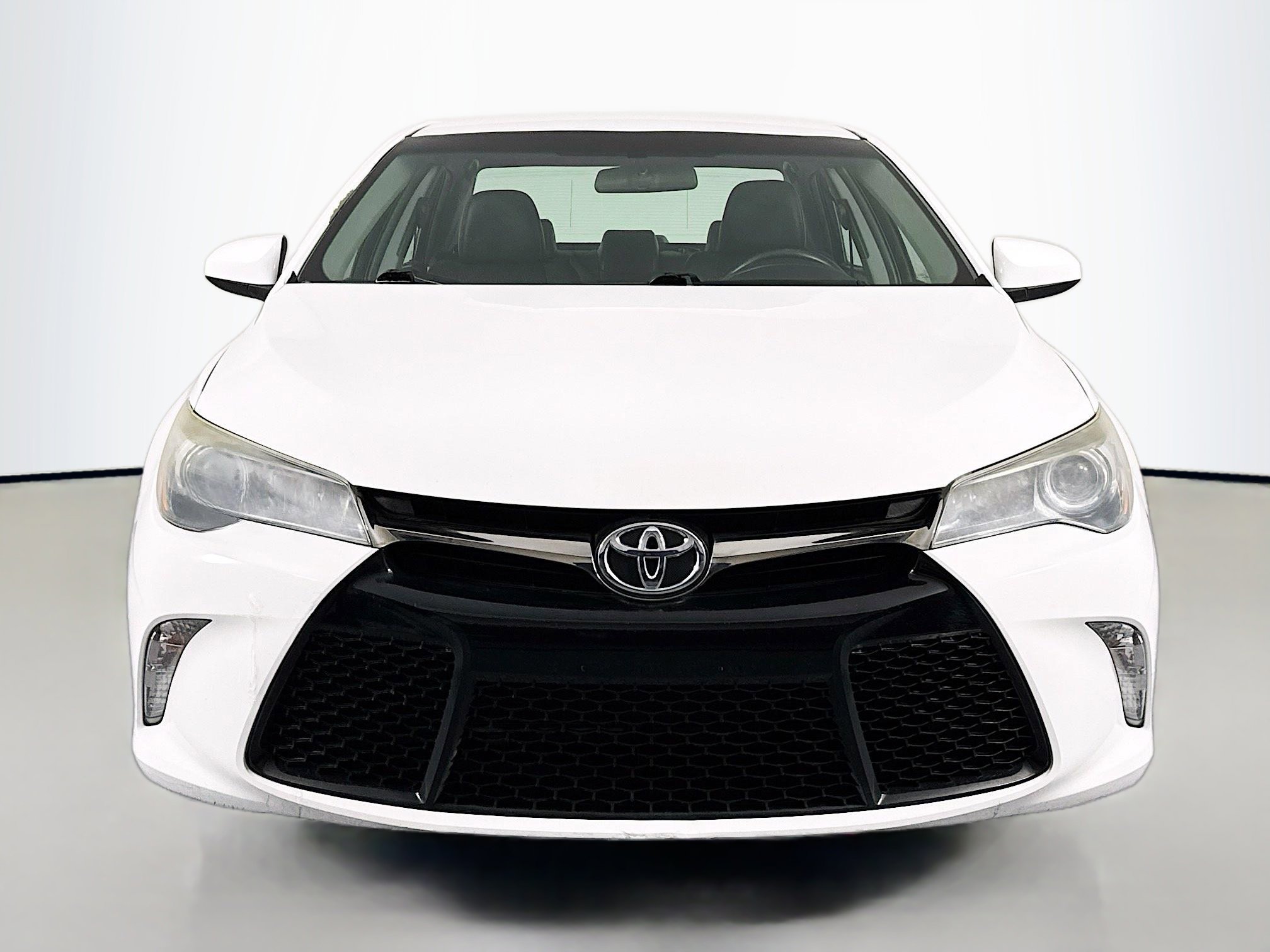 Used 2015 Toyota Camry SE FWD image 2